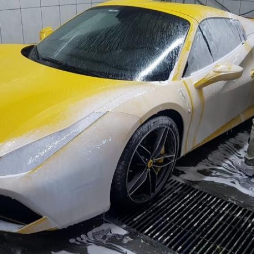 lavagem Ferrari